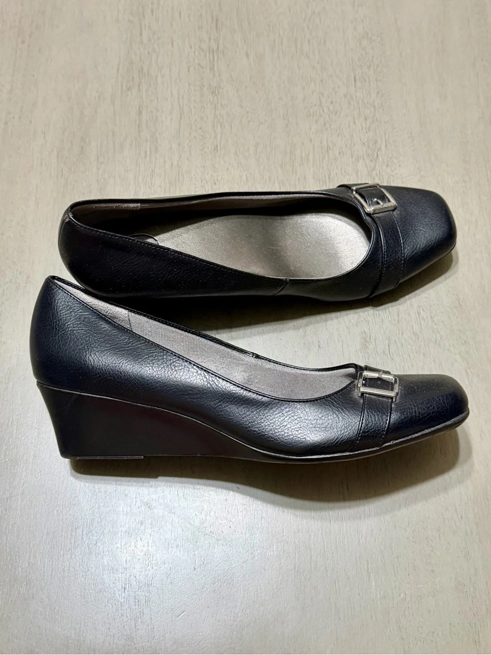 LifeStride Simply Comfort “Groovy” Black Wedge Pumps 11 NEW